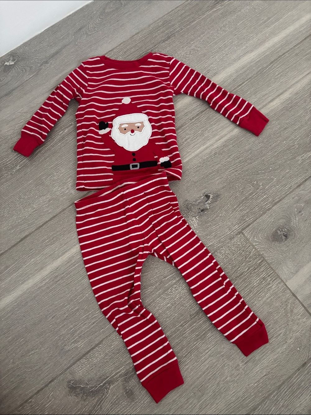 Carter's Christmas Pajama Set 18M with Santa